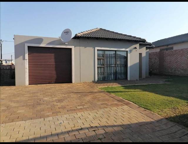 3 BEDROOM HOUSE FOR SALE IN CLAYVILLE